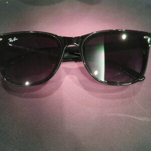 Ray-Ban Classic Black Wayfarer Sunglasses